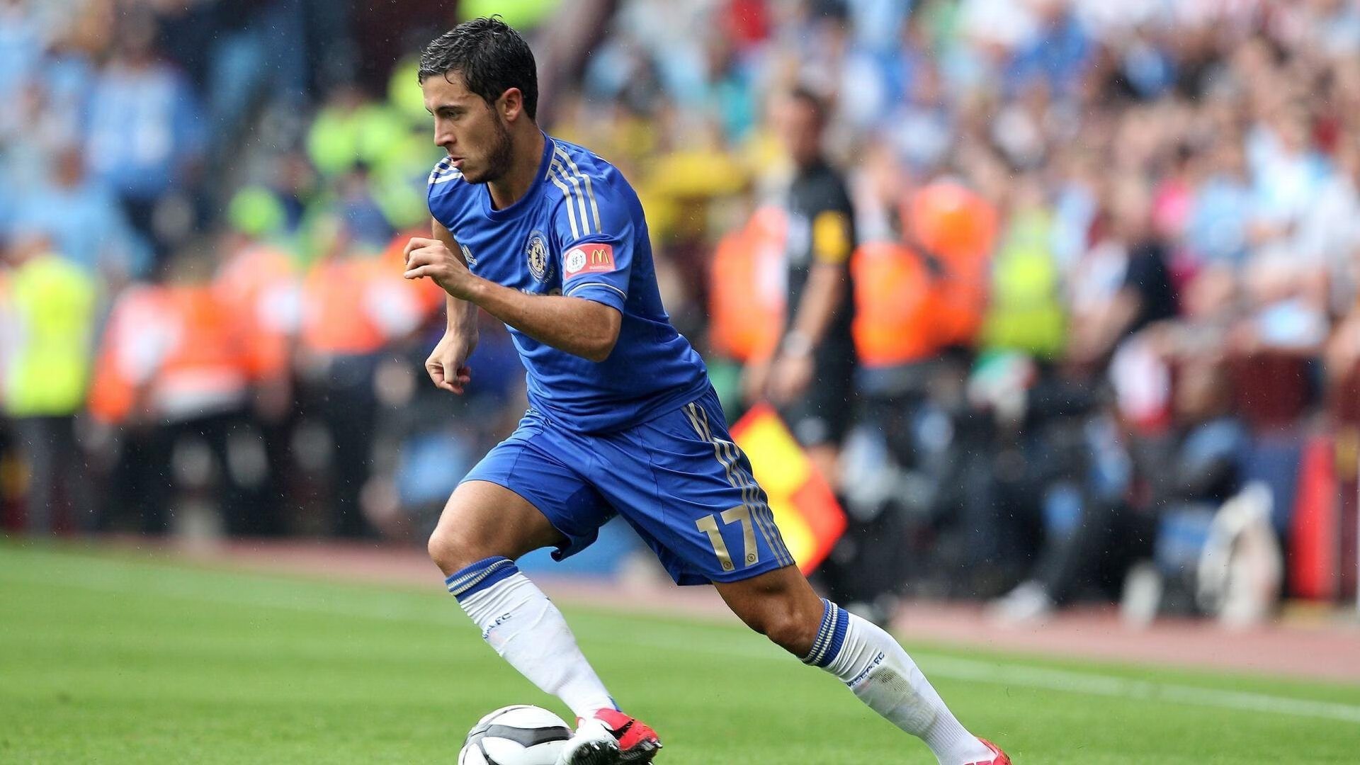 开云棋牌-中国足球职业联赛推进球员场外行为规范，足球场人员